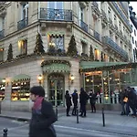 Suite Champs-Elysees Paris 8E
