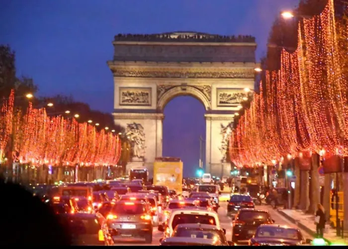 Suite Champs-Elysees Paris 8E